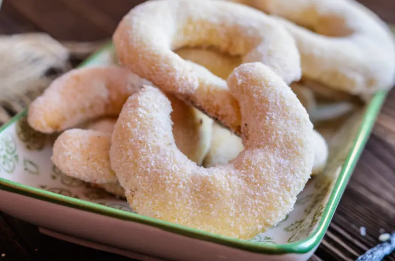 Almond Crescent Cookies: A Buttery, Nutty Delight