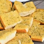 How to Bake Garlic Bread